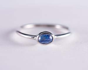 Gemstone Jewellery: Kyanite Sterling Silver Ring US Size 7 (A033)