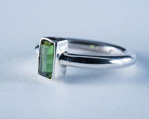 Green Tourmaline Sterling Silver Ring Size 6 (S629)