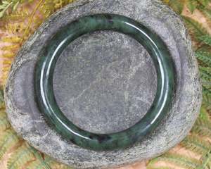 NZ Greenstone Bangle 62mm (BN145) Rimu Pounamu