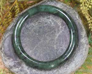 NZ Greenstone Bangle 66mm (BM268) Rimu Pounamu
