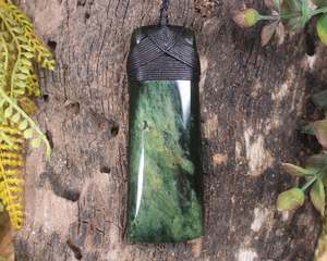 Pendants: NZ Greenstone Large Toki Pendant (BM070) Flower Jade Pounamu
