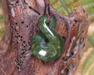 NZ Greenstone Small Twist Pendant (BC322) Rimu Pounamu