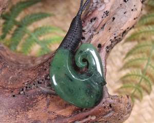 NZ Greenstone Medium Hei Matau Pendant (AX188) Kawakawa Pounamu