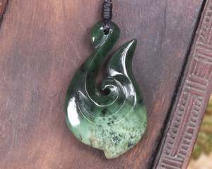 NZ Greenstone Medium Hei Matau Pendant (BH658) Kawakawa Pounamu