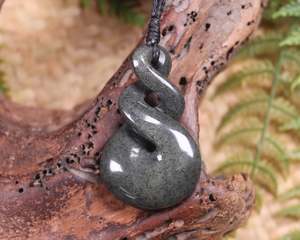 Pendants: NZ Serpentine Medium Twist Pendant (AZ633)