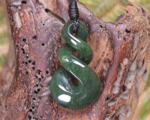 NZ Greenstone Small Twist Pendant (BE827) Kawakawa Pounamu