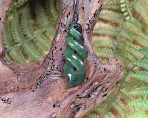 NZ Greenstone Medium Twist Pendant (AQ014) Hapopo Pounamu