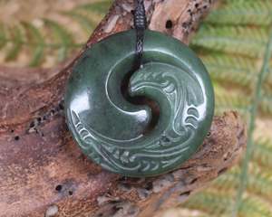 NZ Greenstone Medium Koru Pendant (BE310) Kawakawa Pounamu