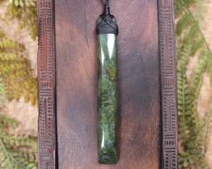 NZ Greenstone Medium Toki Pendant (BN026) Kawakawa Pounamu