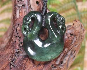Pounamu Manaia Niho: NZ Greenstone Small Pekapeka Pendant (BE550) Kawakawa Pounamu