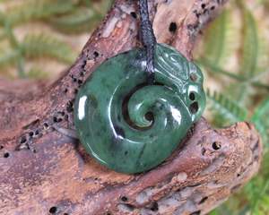 NZ Greenstone Medium Koropepe Pendant (AR394) Hapopo Pounamu