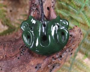 NZ Greenstone Medium Pekapeka Pendant (AW740) Kawakawa Pounamu