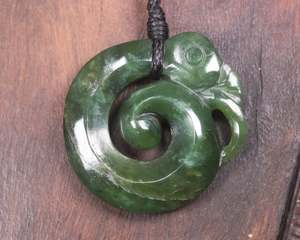 NZ Greenstone Medium Koropepe Pendant (BC619) Kawakawa Pounamu