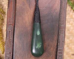 NZ Greenstone Medium Roimata Pendant (BM894) Kawakawa Pounamu