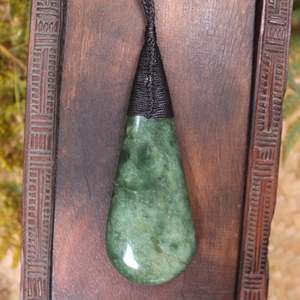 NZ Greenstone Large Roimata Pendant (BN962) Kawakawa Pounamu