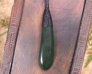NZ Greenstone Medium Roimata Pendant (BK520) Kawakawa Pounamu