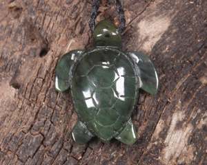 NZ Greenstone Medium Turtle Pendant (BK753) Rimu Pounamu