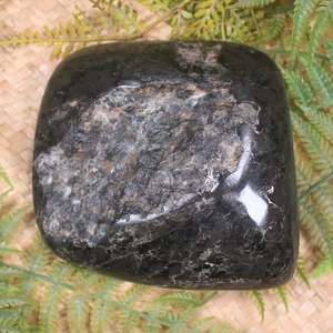 NZ Serpentine Freeform Touchstone Sculpture (BP185)