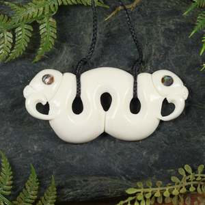 Bone Carvings Nz: Bone Large Breastplate Pekapeka Pendant (BN203)