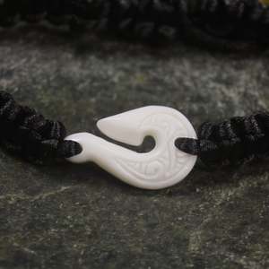 Bone Adjustable Cord Matau Bracelet (BN371)
