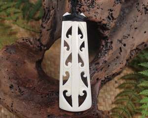 Bone Carvings Nz: NZ Bone Small Toki Pendant (AZ249)