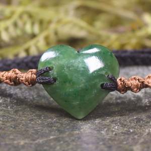 NZ Greenstone Adjustable Cord Heart Bracelet (BN521) Kawakawa Pounamu