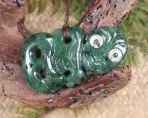 NZ Greenstone Large Hei Tiki Pendant (AX998) Kawakawa Pounamu