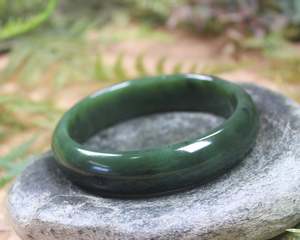 Greenstone Bangles: NZ Greenstone Bangle 63mm (BA164) Kawakawa Pounamu