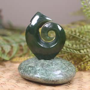 Pounamu Sculptures Touchstones: NZ Greenstone Matau Sculpture (BT270) Kawakawa Pounamu