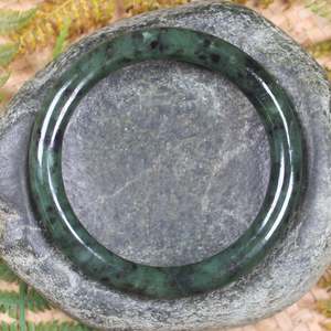 Greenstone Jewellery: NZ Greenstone Bangle 67mm (BN453) Rimu Pounamu