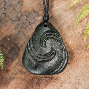 Specials: NZ Serpentine Small Freeform Pendant (BN423)