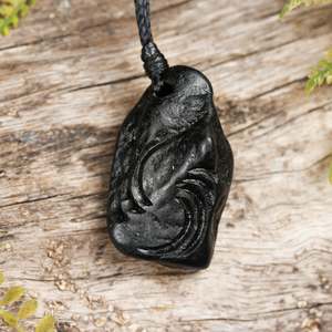 Specials: NZ Serpentine XSmall Freeform Pendant (BT619)