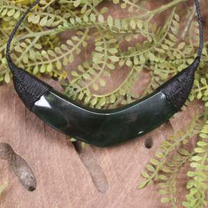 Pendants: NZ Greenstone Large Kōuma Breastplate Pendant (BX217) Kawakawa Pounamu