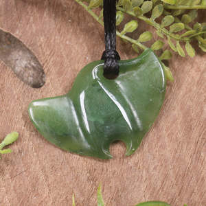 Other Jewellery Designs: NZ Greenstone Small Stingray or Whai Pendant (BX003) Hapopo Pounamu