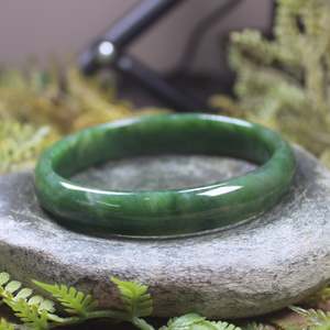 NZ Greenstone Bangle 68mm (BT589) Kawakawa Pounamu