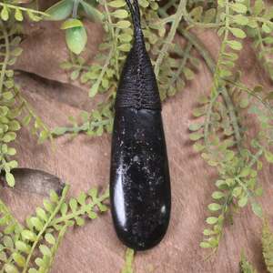 Roimata Pounamu: NZ Serpentine Medium Roimata Pendant (BX529)