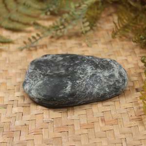 NZ Greenstone Small Freeform Touchstone Sculpture (CA835) Kawakawa Pounamu