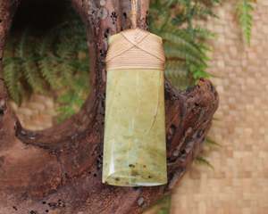 NZ Greenstone Medium Toki Pendant (AK120) Flower Jade Pounamu