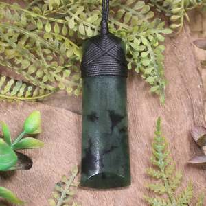 NZ Greenstone Medium Toki Pendant (CA664) Rimu Pounamu