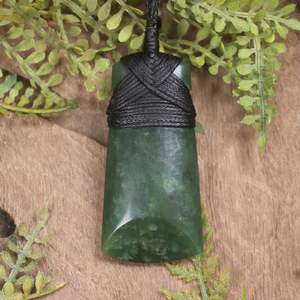 NZ Greenstone Small Toki Pendant (CB390) Kawakawa Pounamu