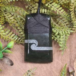 NZ Greenstone Medium Toki Pendant (CB121) Rimu Pounamu
