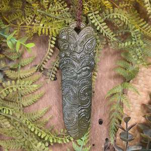 Pounamu Manaia Niho: NZ Greenstone XLarge Taiaha Head Pendant (CA907) Rimu Pounamu