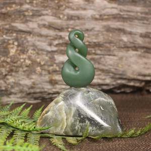 NZ Greenstone Twist Sculpture (BT982) Hapopo Pounamu