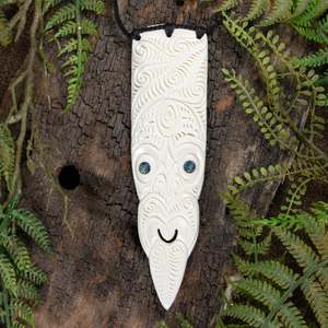 Bone Carvings Nz: Bone XLarge TekoTeko Head Pendant (CA800)