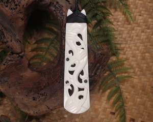 Bone Carvings Nz: NZ Bone XLarge Toki with Manaia Pendant (BP797)