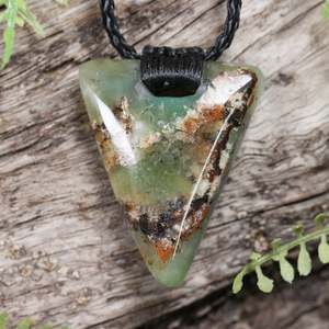 Chrysoprase Small Niho Taniwha Tooth Pendant (CB245)