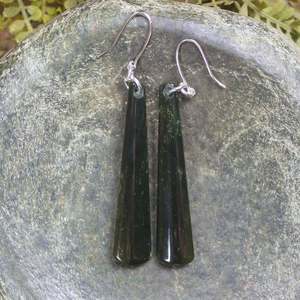 NZ Greenstone Medium Roimata Earrings (CB964) Kawakawa Pounamu