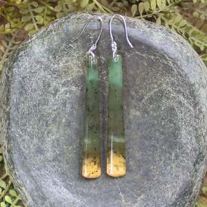 NZ Greenstone Medium Roimata Earrings (CB950) Raukaraka Pounamu