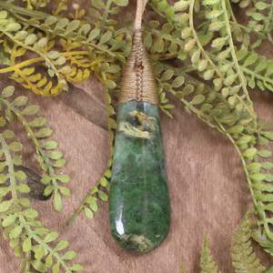 NZ Greenstone Medium Roimata Pendant (BW927) Flower Jade Pounamu