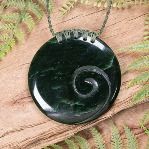 NZ Greenstone XLarge Porowhita with Koru Pendant (BM670) Kawakawa Pounamu